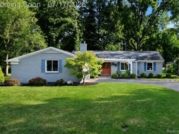 337 Beechview Dr S, Rochester, MI 48306