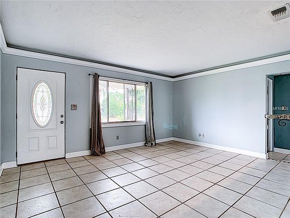 3rd image of 615 40th Ave NE