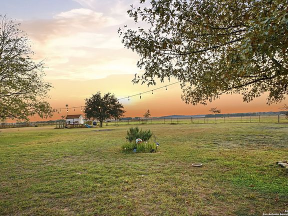 2nd image of 4020 Grassland