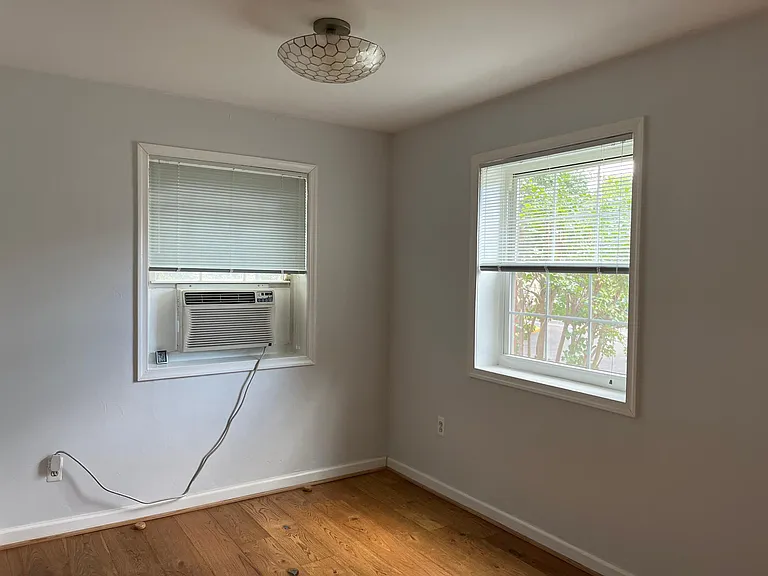 AC unit in dining room, cool air reaches the bedroom. All utilities included.