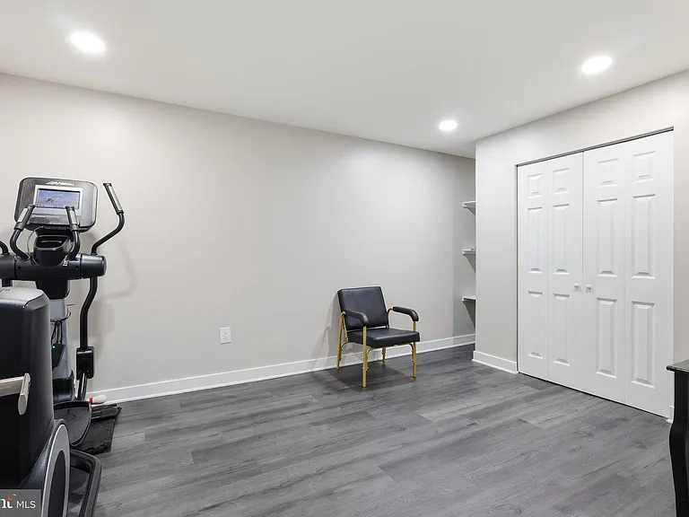 9202 Wood Creek Cir — Photo 43