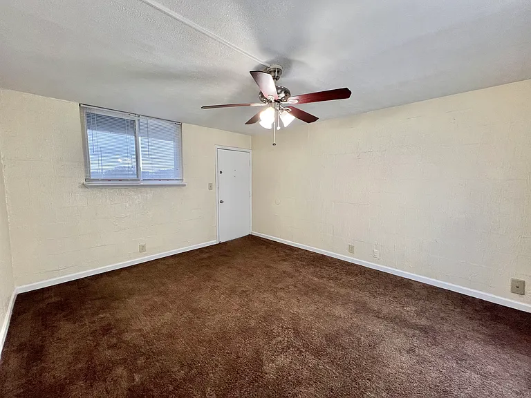 Heather House Apartments — Photo 41