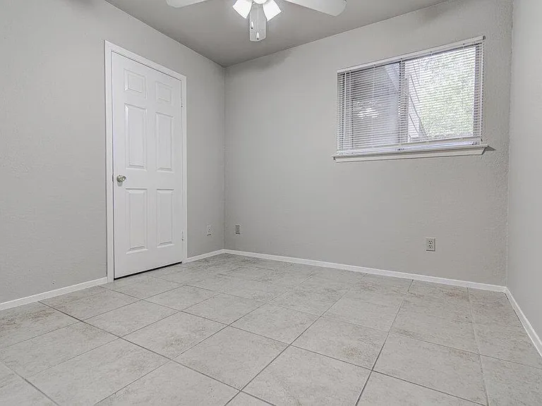 900 Sirocco Dr #B — Photo 11