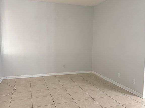 2nd image of 525 Hunter St APT 3