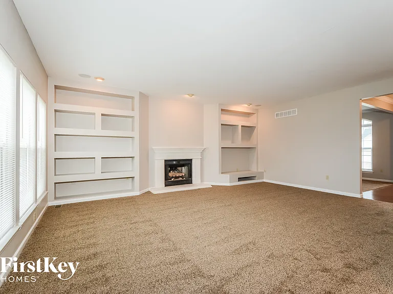 218 Greenshire Ln — Photo 4