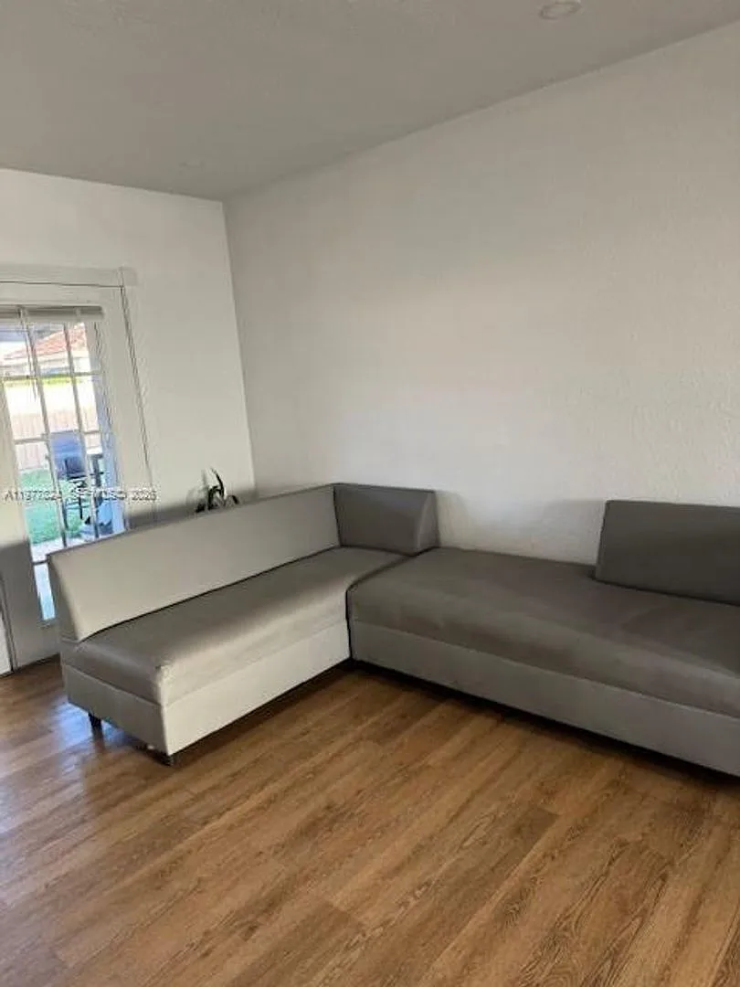 1325 W 4 Lane, Hialeah, FL 33010 — Photo 4