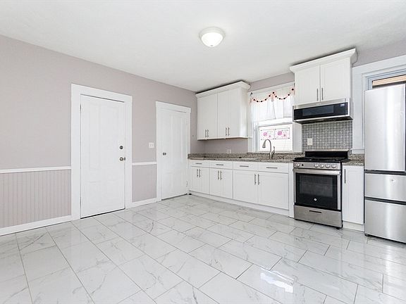 4th image of 22 Stearns St