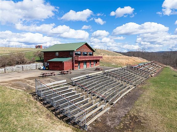 5th image of 380 Fearer Rd