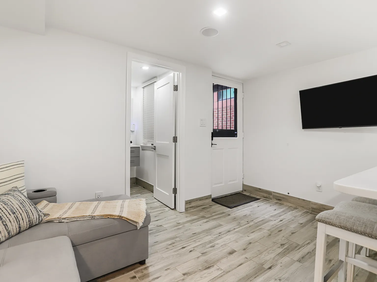 1 bed, $4,000 — Photo 4