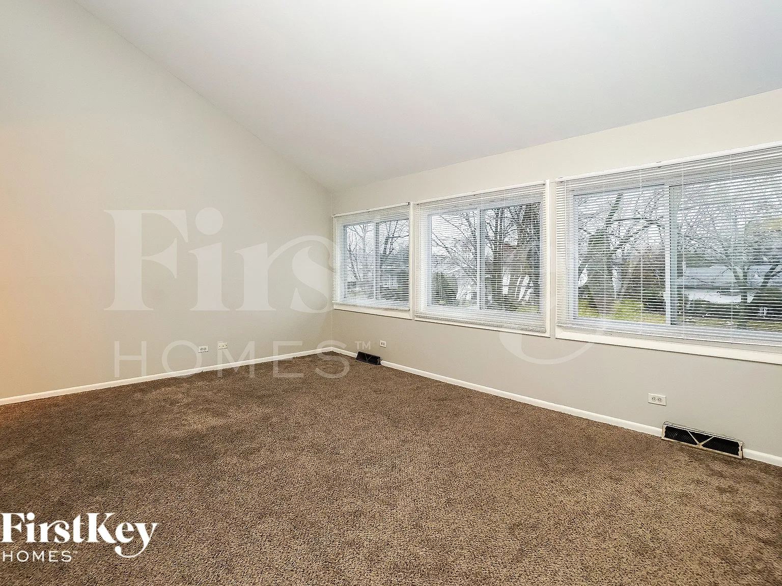 3 bed, 2.0 bath, 1123 sqft, $2,960 — Photo 2