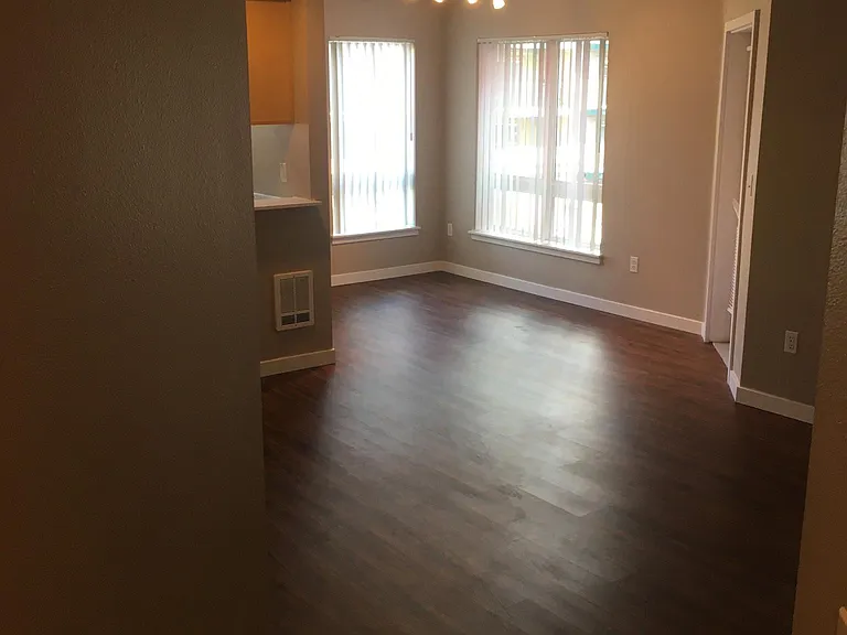 Capitol Steps Apartments & Furnished Suites — Photo 31