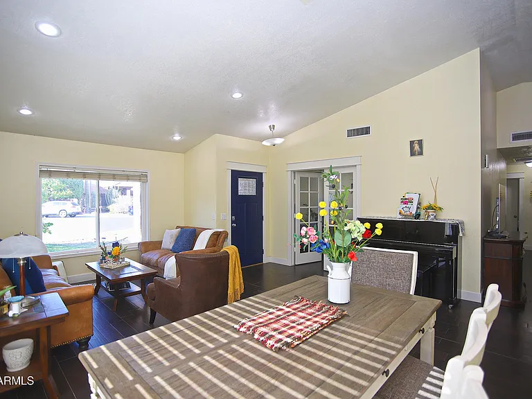 1317 E San Angelo Ave — Photo 10