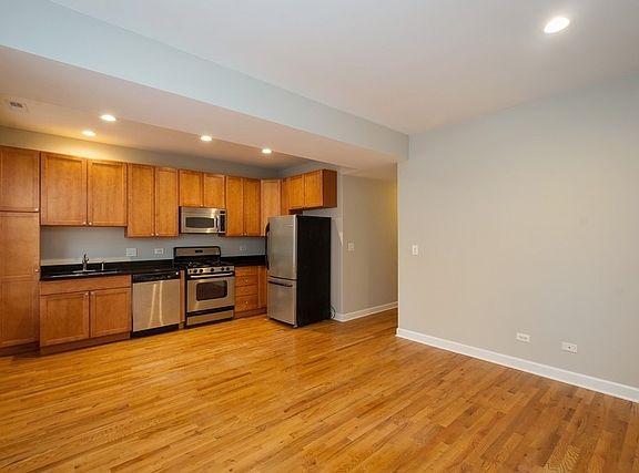4th image of 2920 N Lincoln Ave #2F