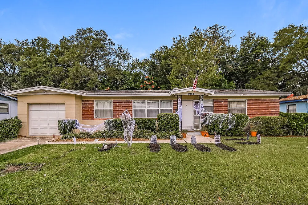 3 bed, 2.0 bath, 1170 sqft, $1,610 — Photo 1