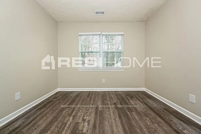 5949 Creekside Dr — Photo 10