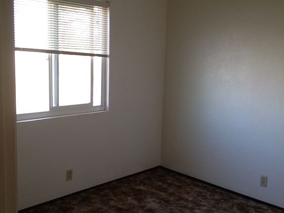 4th image of 464 Almond Dr APT A