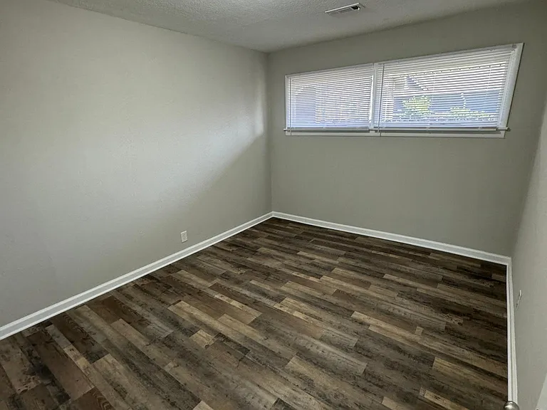 813 W Dayton Ave — Photo 11