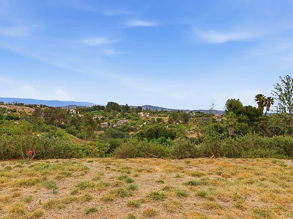4th image of 3844 Alta Vista Dr