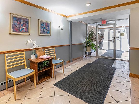 2nd image of 2920 N Harlem Ave APT 4G
