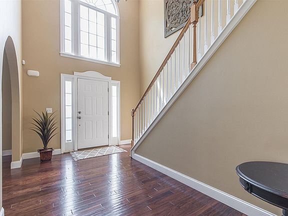 3rd image of 303 S Orchard Farms Ave