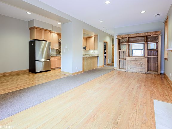 4th image of 665 W Wellington Ave APT 3