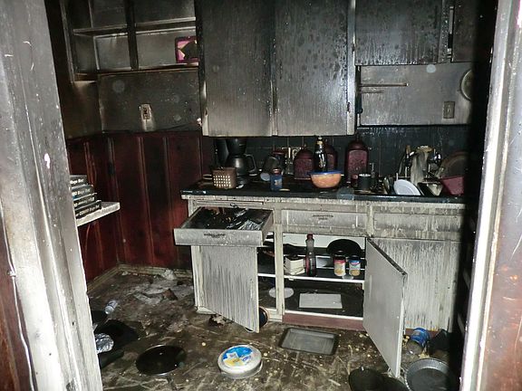 3rd image of 3521 Pioneer St