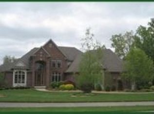 9000 Stoney Creek Dr, South Lyon, MI