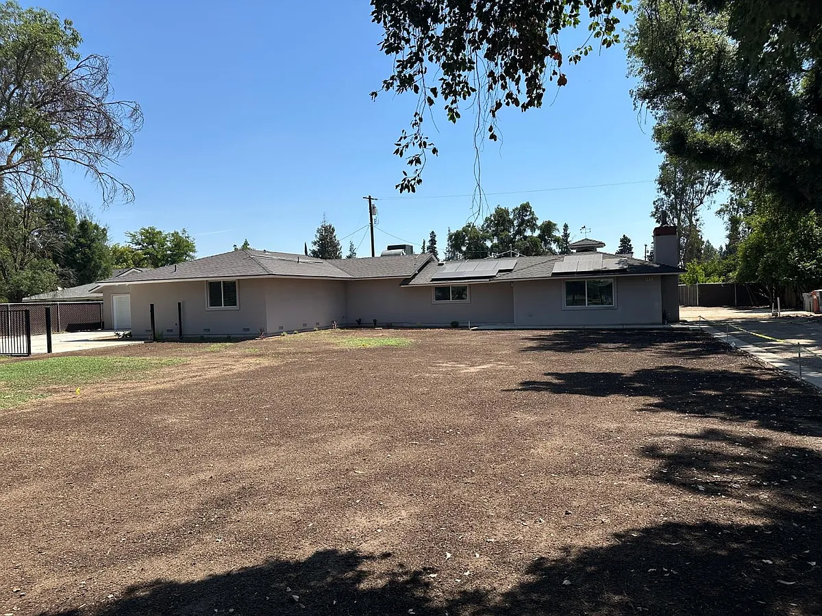 Building Photo - 4832 N Fruit Ave
