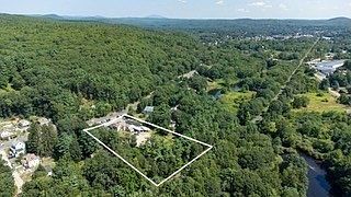 4th image of 990 S Main St