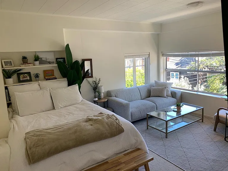 2523 Leavenworth St — Photo 3
