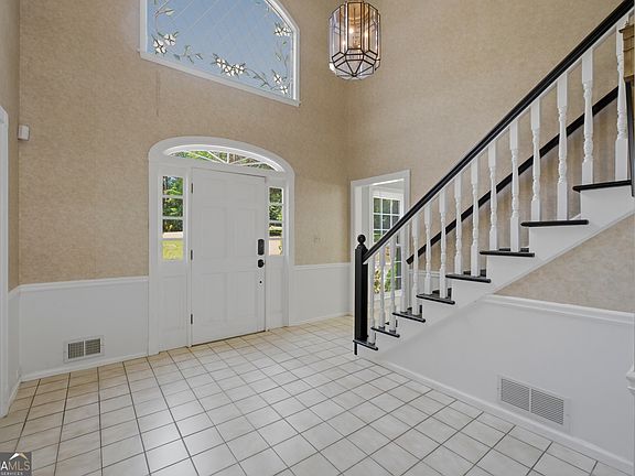 4th image of 2562 River Knoll Dr SW
