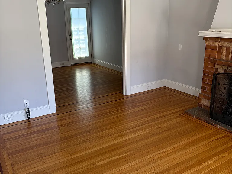 35 Majestic Ave — Photo 2