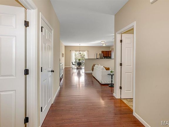 3rd image of 506 Country Landing Dr