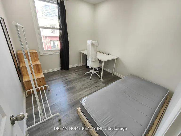 29 Glasgow St #2 — Photo 10