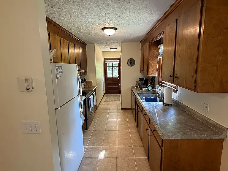 530 Chadford Rd — Photo 9