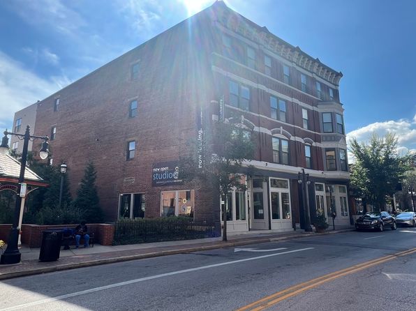 2806-08 Woodburn Ave #305