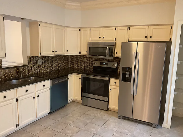 28 Tenby Ct — Photo 5