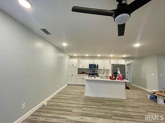 3rd image of 907 N Lindbergh Dr