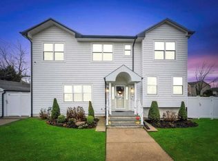 4 Mercury Pl, Hicksville, NY 11801