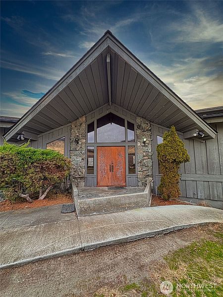 5th image of 323 A Eastlake Road
