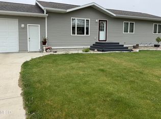 306 5th St, Hayti, SD 57241