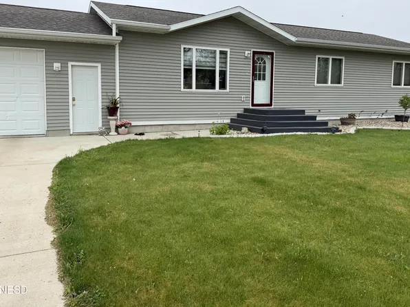 306 5th St, Hayti, SD 57241