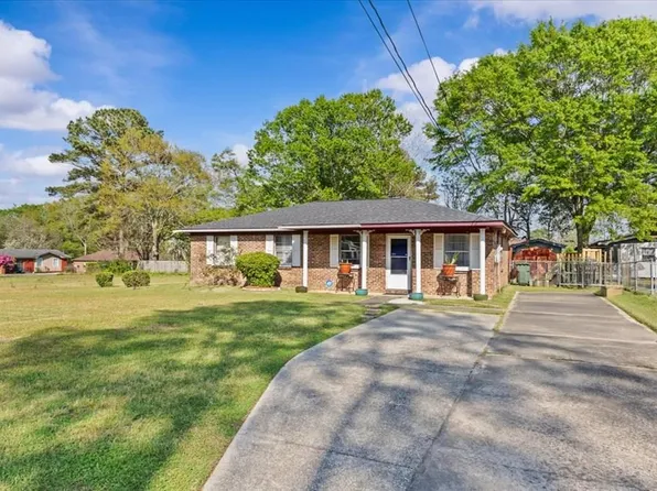 1119 Meharis Cir, Dothan, AL 36303