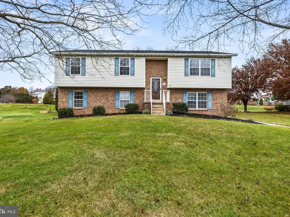 17 Firebox Ct, Stewartstown, PA 17363