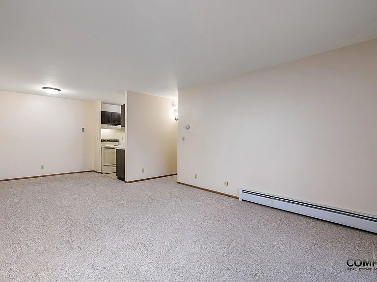Half Moon Lake Apartments — Photo 20