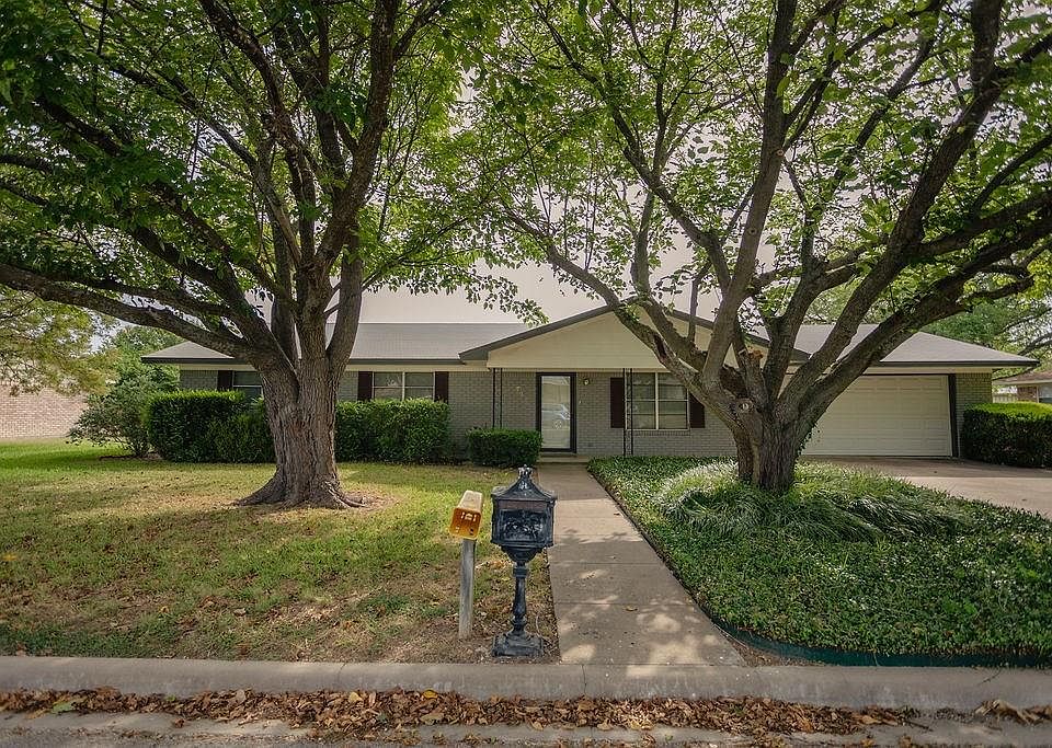 1st image of 703 N Avenue O