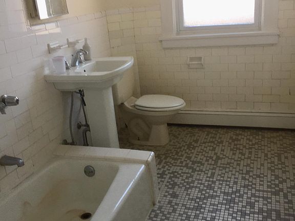 4th image of 186 Beach 132nd St APT 4
