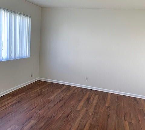 4th image of 160 E Montwood Ave #1B-1Ba-540Sqft