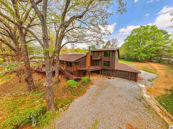 2nd image of 136 Skyway Dr
