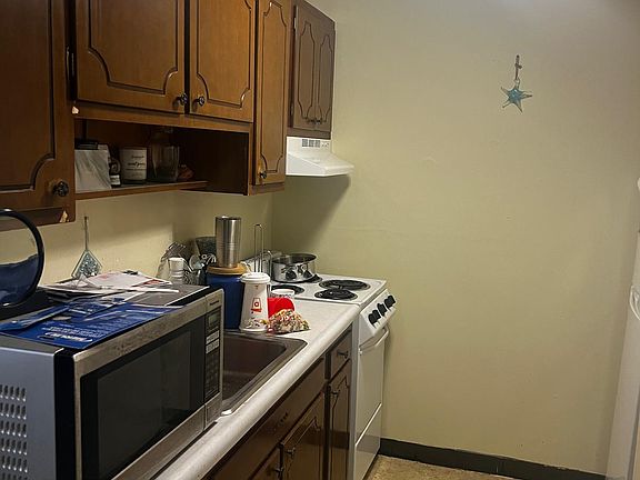 4th image of 17 Cross St APT 3